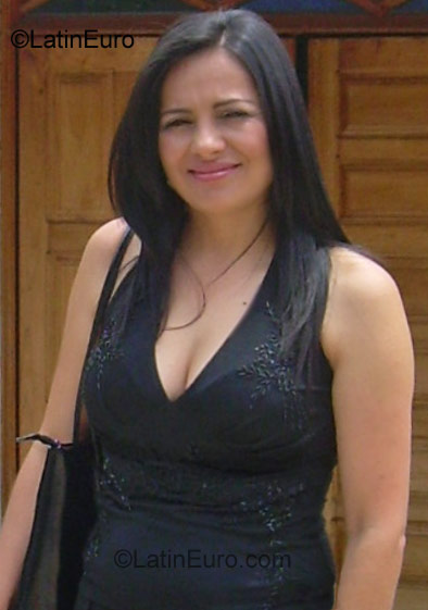 Date this pretty Colombia girl Esperanza from Bucaramanga CO684