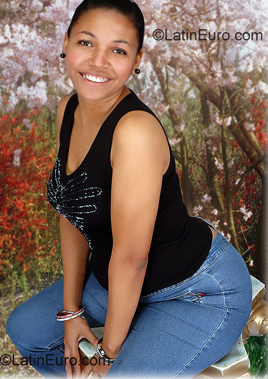 Date this beautiful Dominican Republic girl Aralis from Puerto Plata DO740