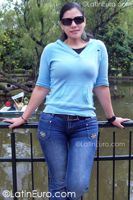 Date this gorgeous Colombia girl Zandalo from Bogota CO695