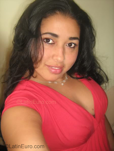 Date this pretty Colombia girl Vicky Johanna from Soledad CO742