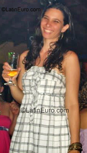 Date this charming Brazil girl Vivian from Serrana BR1065