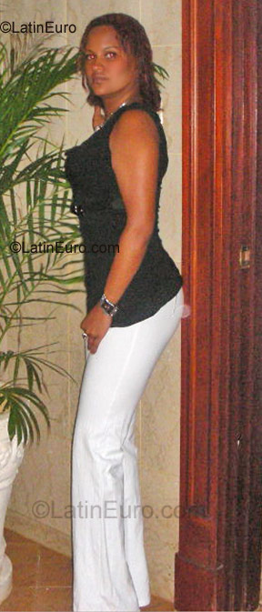 Date this foxy Dominican Republic girl Johanna Adelina from Santo Domingo DO870