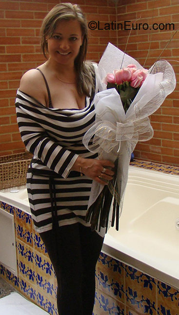 Date this hot Colombia girl Nuvis Maria from Bogota CO801