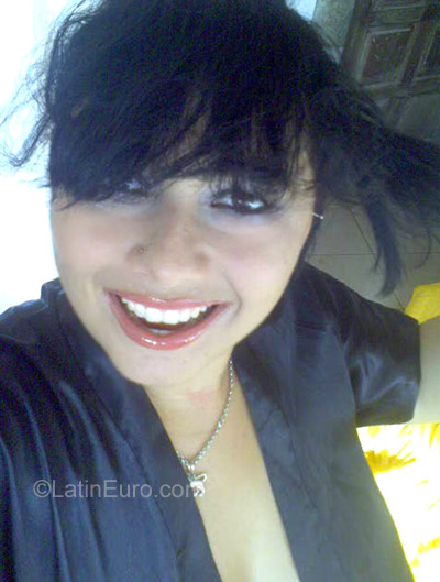 Date this good-looking Brazil girl Priscila from Salvador BR1084