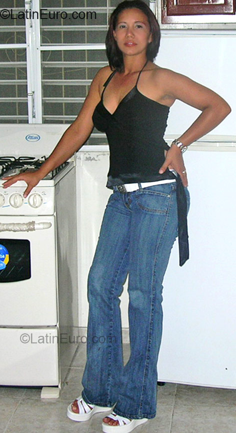 Date this athletic Dominican Republic girl Maria Josefina from Santiago DO902