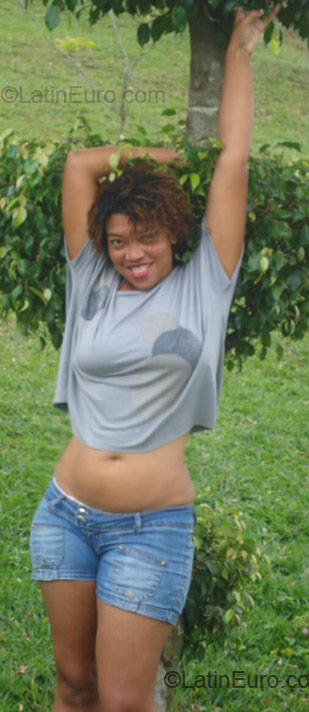 Date this stunning Brazil girl Roemere from Rio De Janeiro BR1107