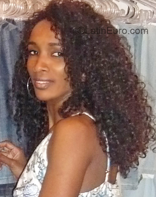 Date this delightful Brazil girl Juvana from Salvador BR1155