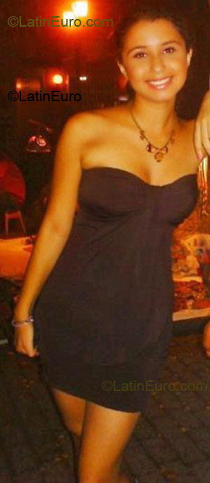 Date this good-looking Colombia girl Cristina from Cartagena CO903