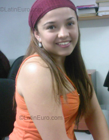 Date this stunning Colombia girl Madelein from Pereira CO912