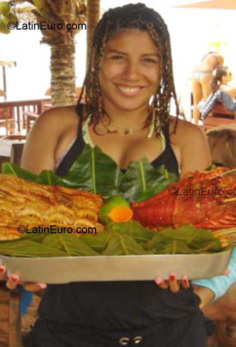 Date this happy Brazil girl Jordanna from Rio Verde BR1249