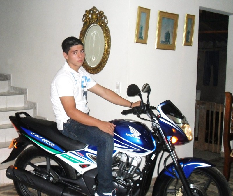 Date this hard body Colombia man Luis from Palmira CO1029