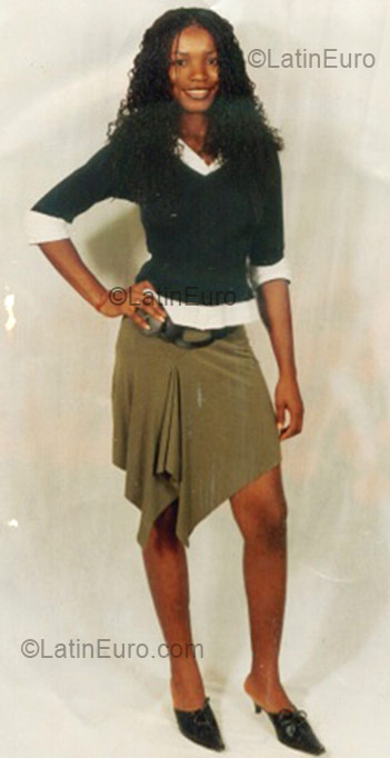 Date this good-looking Cameroon girl Laure Ernestine from Yaounde CM17
