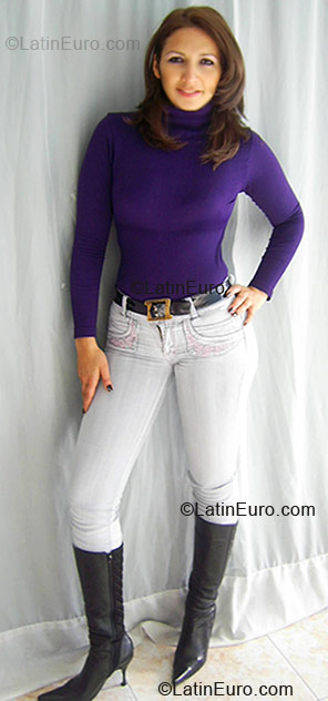 Date this voluptuous Colombia girl Ibeth from Bogota CO1066
