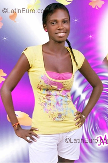 Date this delightful Colombia girl Pilar from Cali CO1070