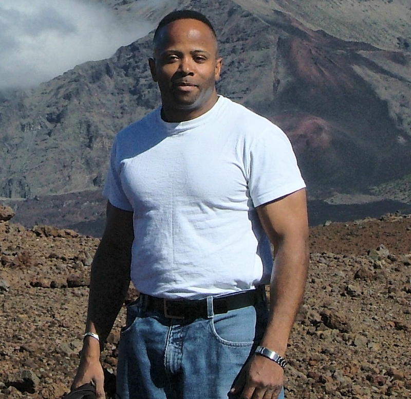 Date this delightful United States man BOBBY from Honolulu US3055