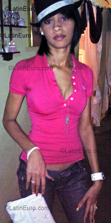 Date this happy Dominican Republic girl Elizabeth from Santiago DO1119