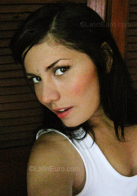 Date this foxy Colombia girl Carolina from Manizales CO1097