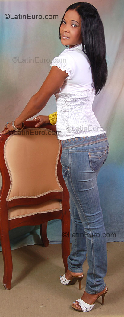 Date this hard body Dominican Republic girl Forangel from Santo Domingo DO1138