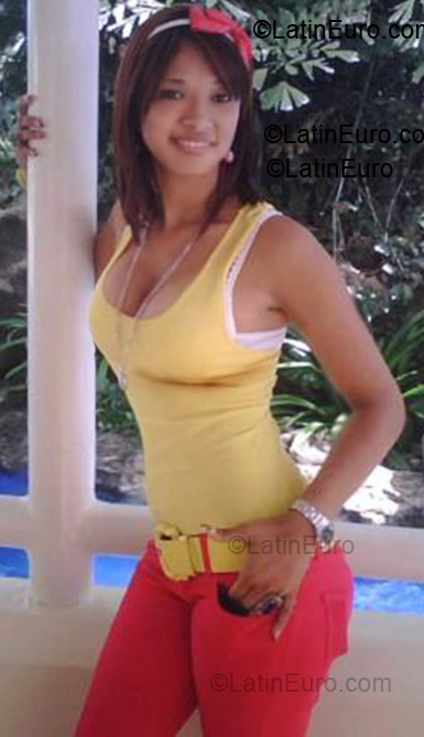 Date this foxy Dominican Republic girl Rafelina from Santiago DO1141