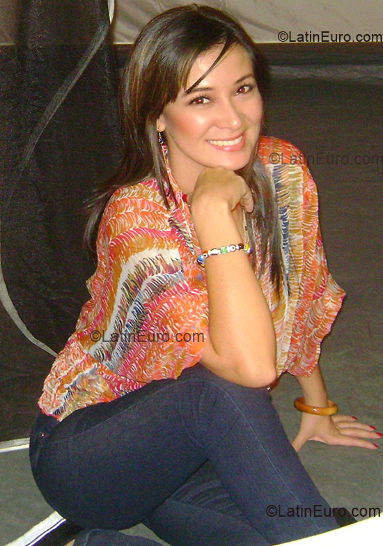 Date this voluptuous Colombia girl Adriana from Bucaramanga CO1121