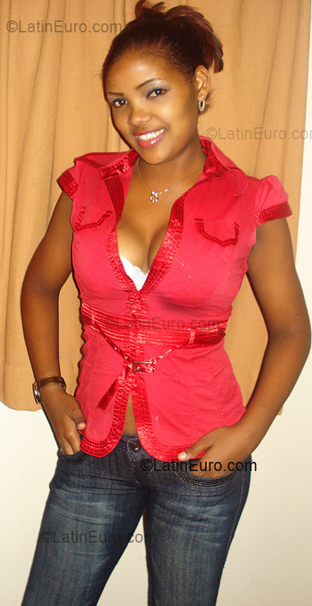 Date this happy Dominican Republic girl Masiel Mirtha from El Seibo DO1284
