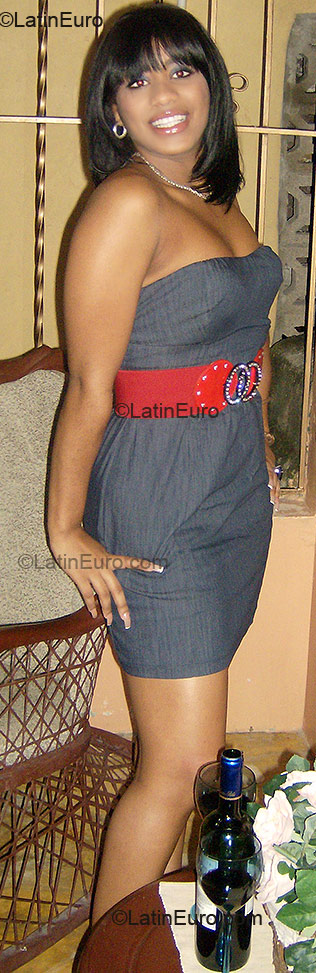Date this hot Dominican Republic girl Nicaury from Santo Domingo DO6500