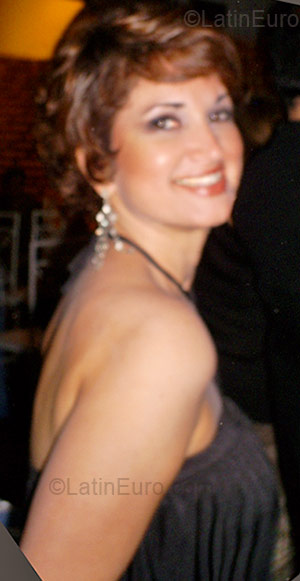 Date this attractive Brazil girl Ana Lucia from Rio de Janeiro BR1527