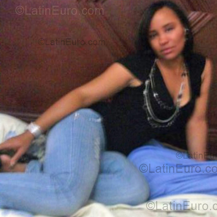 Date this good-looking Dominican Republic girl Liliana from Mao DO1430