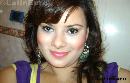 Date this nice looking Colombia girl Katherine from BARRANQUILLA CO1321