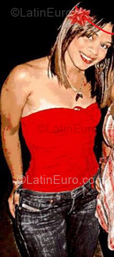 Date this good-looking Colombia girl Loraine from Barranquilla CO1322