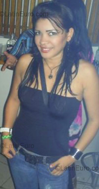 Date this good-looking Colombia girl Mary from Bogota CO1354