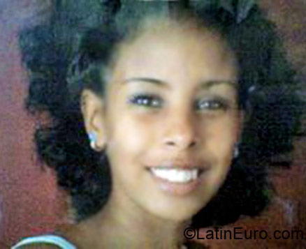 Date this nice looking Dominican Republic girl Dulce from  DO1520