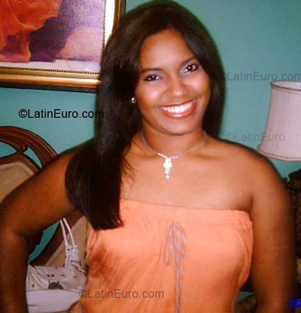 Date this gorgeous Dominican Republic girl Ylsa from Santo Domingo DO1581