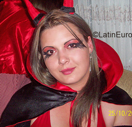 Date this nice looking Colombia girl Diana Carolina from Bogota CO1516