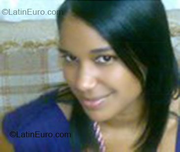 Date this sultry Dominican Republic girl Erika Melissa from Santo Domingo DO1709