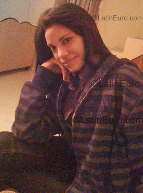 Date this pretty Dominican Republic girl Viki from Santiago DO1750