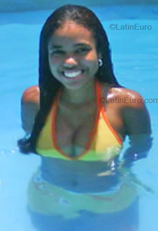 Date this good-looking Brazil girl Fernanda Paula from Guaratingueta BR1768
