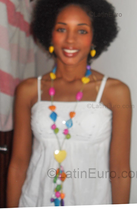 Date this nice looking Dominican Republic girl Yolaidy from Bonao DO1833