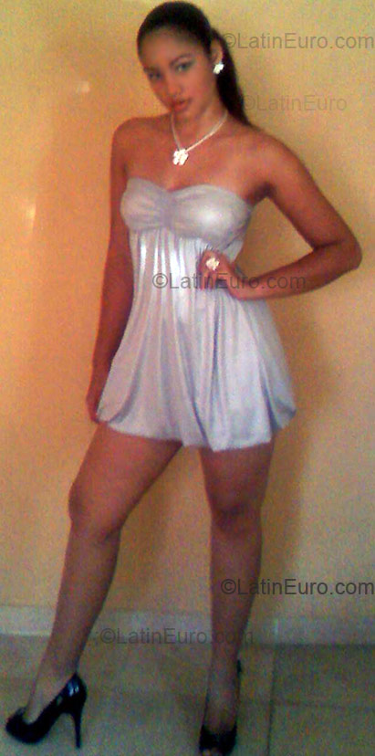Date this sultry Dominican Republic girl Carol from Santo Domingo DO1899