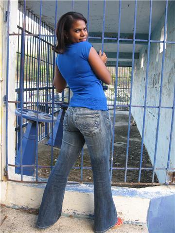 Date this athletic Dominican Republic girl Yirtenia from Santo Domingo DO1903