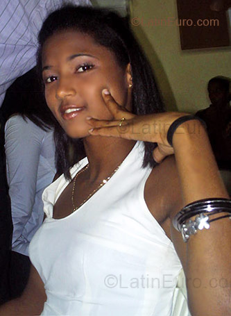 Date this tall Dominican Republic girl Madeli from Santo Domingo DO1908