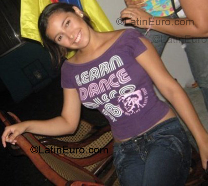 Date this beautiful Colombia girl Dayana Paola from Sincelejo DO1920