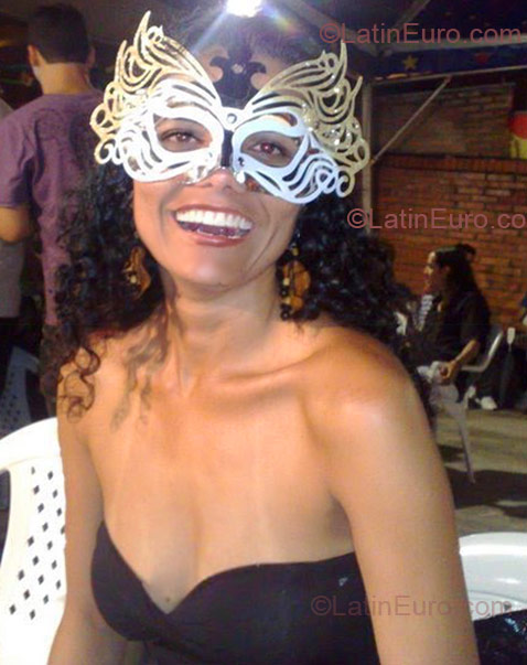 Date this beautiful Brazil girl Vanessa from Belo Horizonte BR1889