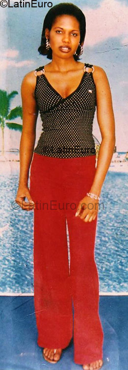 Date this nice looking Ivory Coast girl Mel from Abidjan IC19