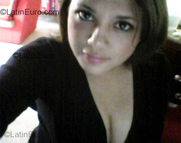 Date this pretty Colombia girl Yesenia from Mosquera CO1833