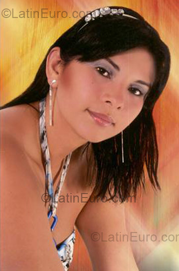 Date this beautiful Colombia girl Enlly from Bogota CO1839