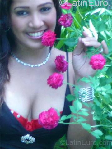Date this sensual Dominican Republic girl Ana Silva from Santiago DO2221