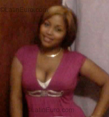 Date this sensual Dominican Republic girl Carolina from Santo Domingo DO2228