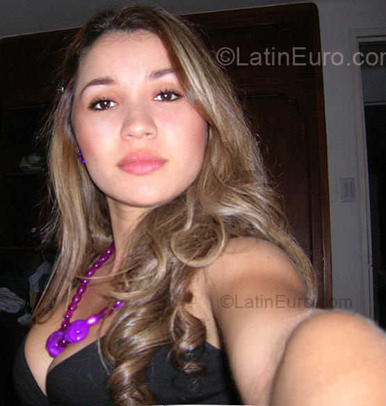 Date this gorgeous Colombia girl Carolina from Pereira CO5915