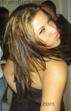 Date this attractive Colombia girl Julieth from Barranquilla CO1864